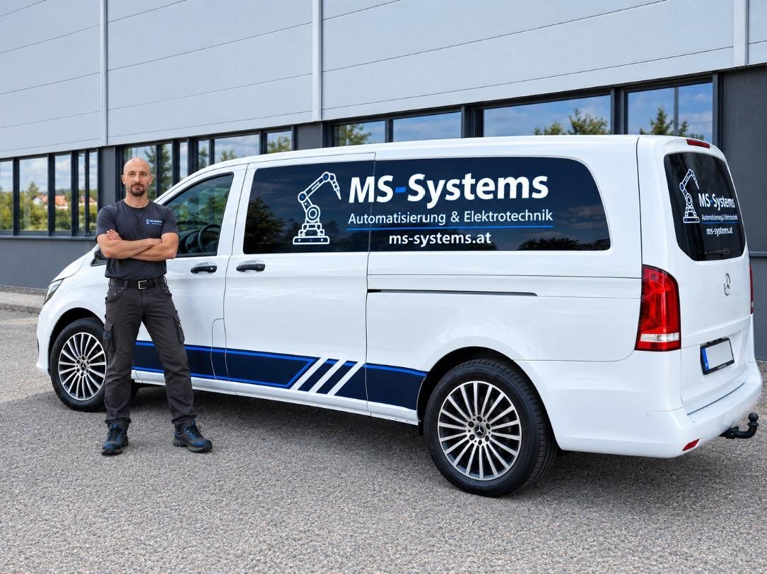 Markus Schmidjell vor dem MS-Systems Servicefahrzeug